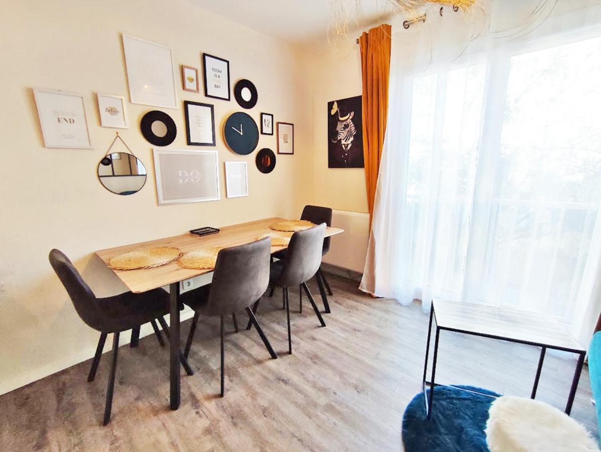 Appartement L'escampette, Duplex T3, Centre Luchon, Wifi, Casier A Skis, 4 Personnes *